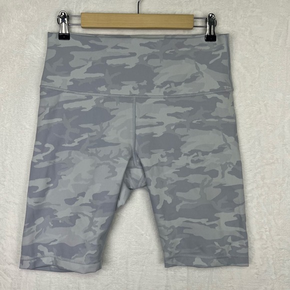 lululemon athletica Pants - Lululemon Wunder Under Short 10" Ribbed Size 12 Camo White Bike Shorts *read*